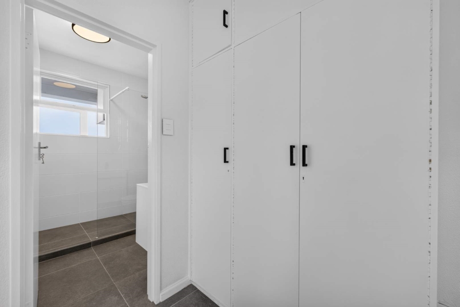 To Let 1 Bedroom Property for Rent in Sea Point Western Cape